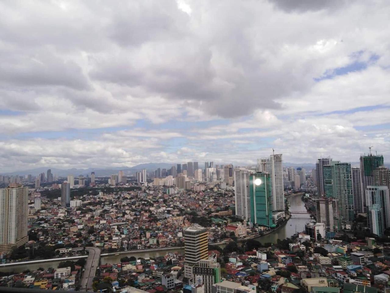 Seven Doors Aparthotels In Gramercy Makati Makati City Екстер'єр фото