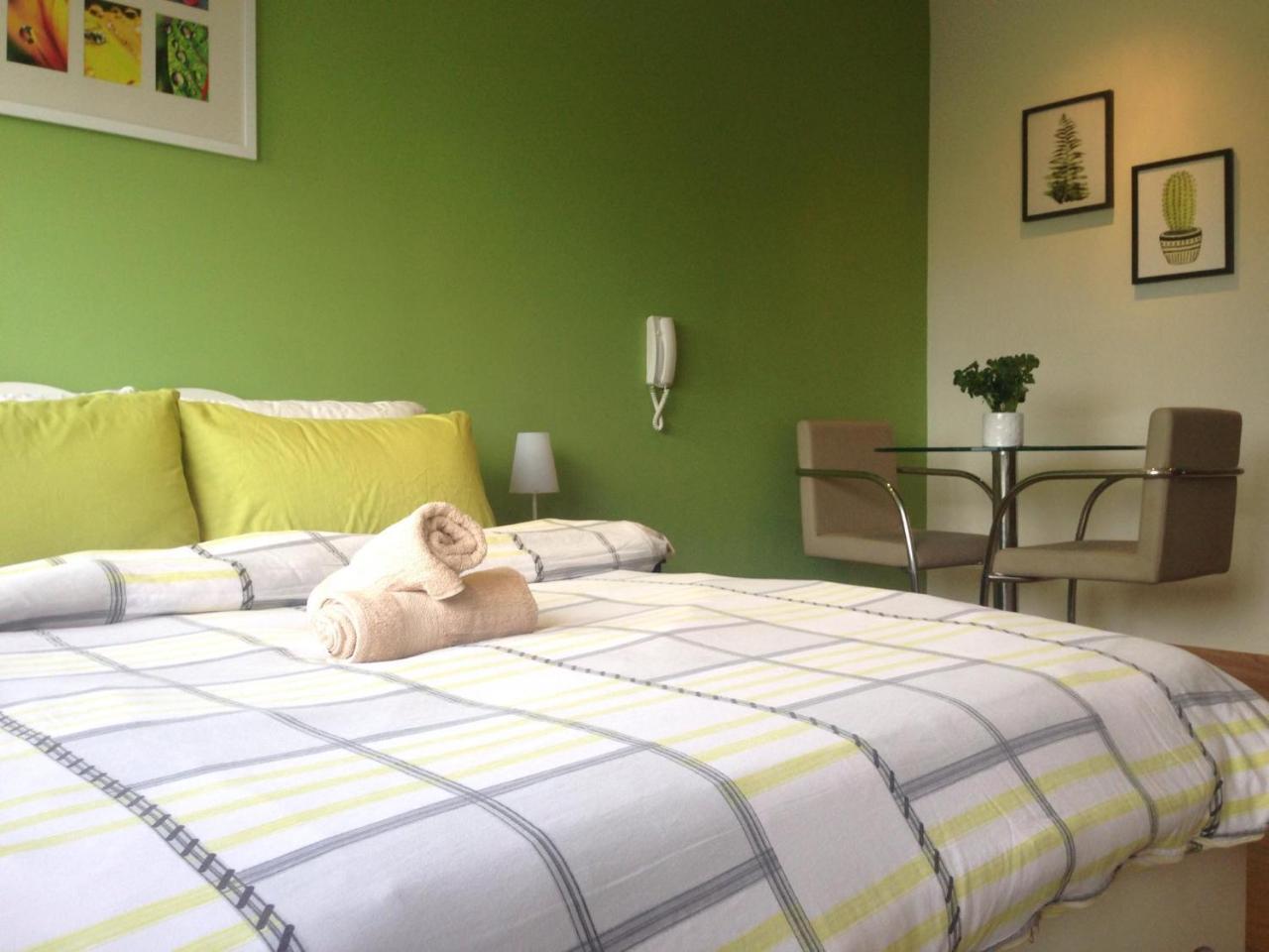 Seven Doors Aparthotels In Gramercy Makati Makati City Екстер'єр фото