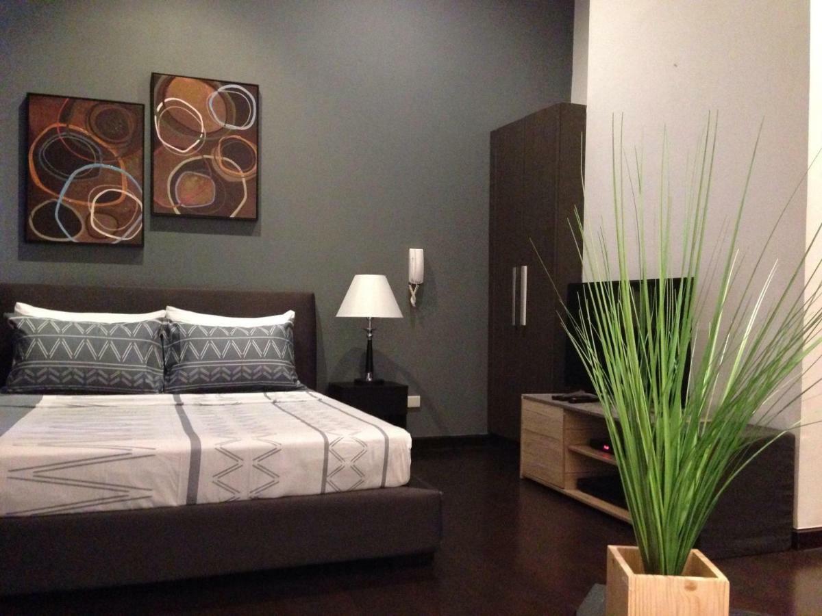 Seven Doors Aparthotels In Gramercy Makati Makati City Екстер'єр фото