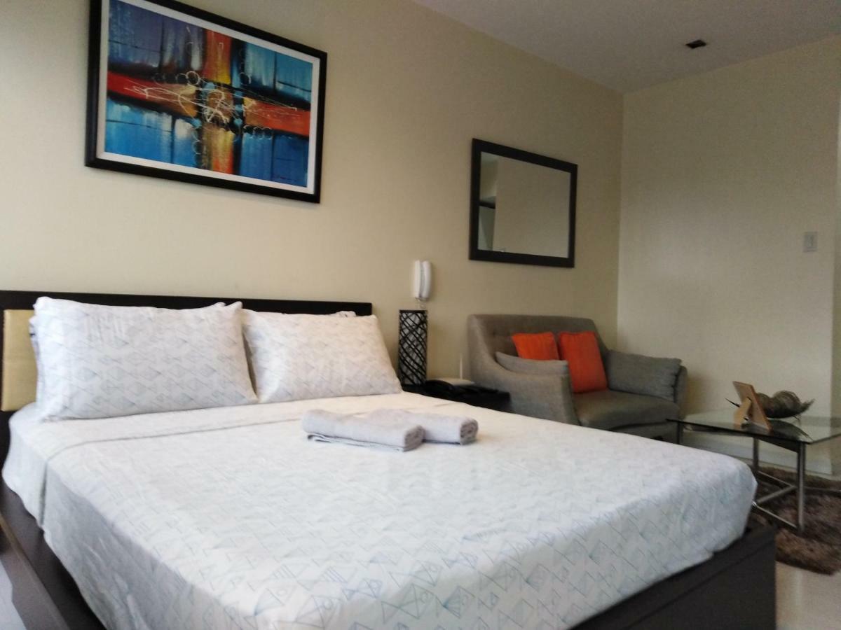Seven Doors Aparthotels In Gramercy Makati Makati City Екстер'єр фото